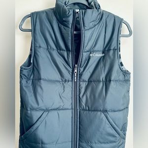 Columbia Black/Grey Camo Reversible Puffer vest. Boys Size Large (14/16). NWOT!